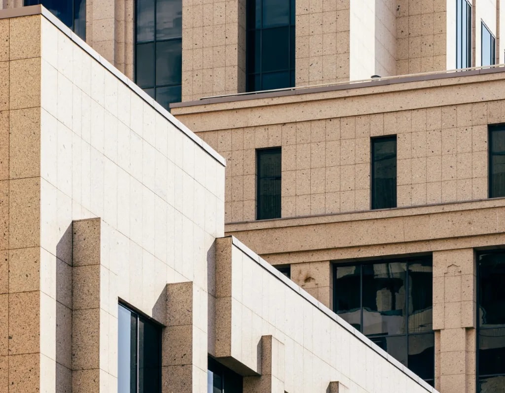Architektonische Linien einer hochwertigen Immobilie.